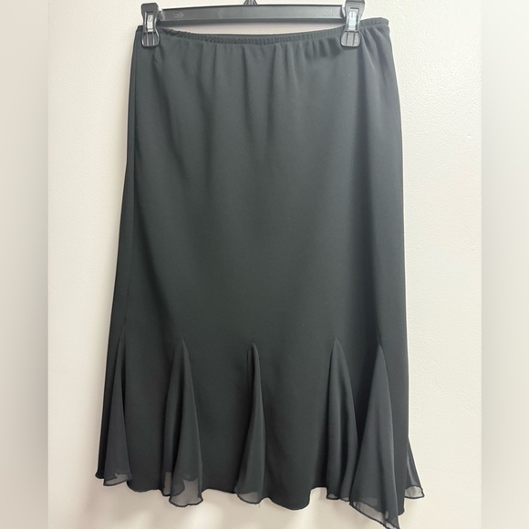 Unbranded Vintage Dresses & Skirts - EUC Vintage & Sophisticated Black Midi Skirt w/Flared Hem Women’s 6-8 (Waist 28)